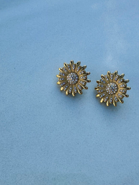 The Bianca Gold Flower Clip On
