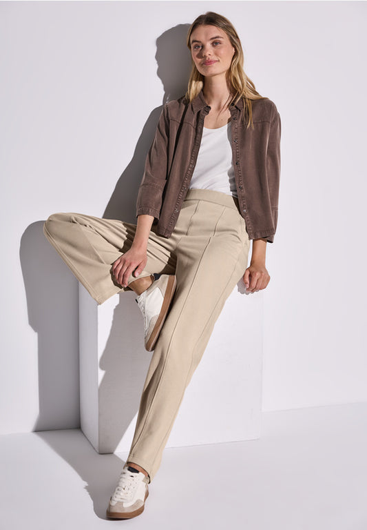 Joggers in Latte